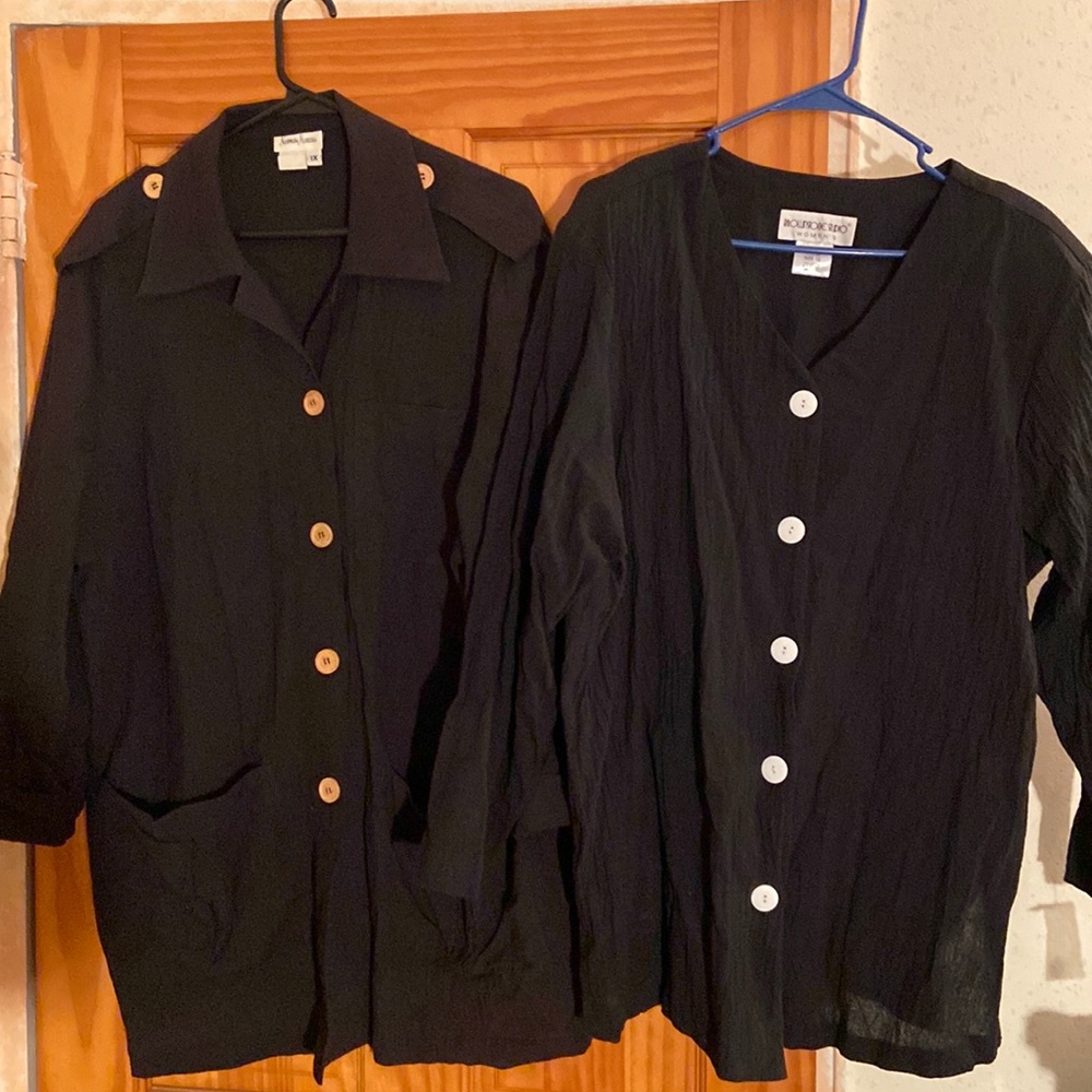 2 women’s long bottom down shirts size 1x .black